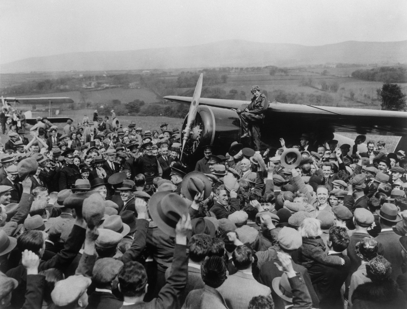 1932: Amelia Earhart